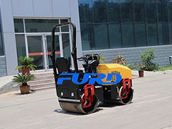 抓住特色打通渠道，全液壓小型壓路機(jī)廠家順利發(fā)展