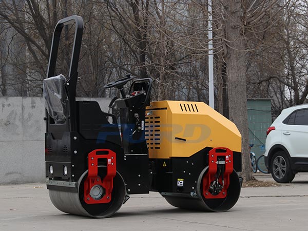 小型壓路機(jī)長期不使用就能丟下保養(yǎng)嗎？
