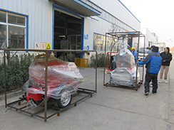 福瑞得機械1臺灌縫機，1臺移動燈車，一臺馬路吹風機打包裝柜出口新加坡